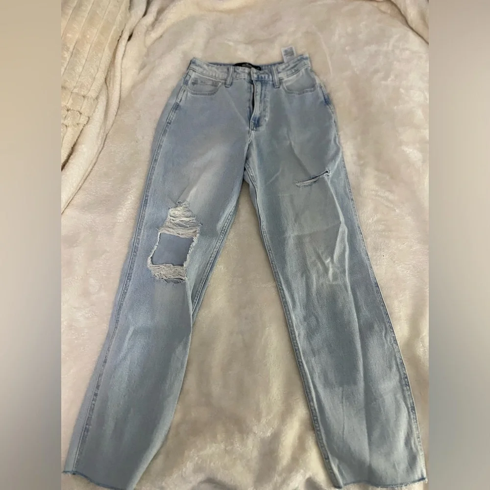Hollister Ripped Mom Jeans - Picture 2 of 6